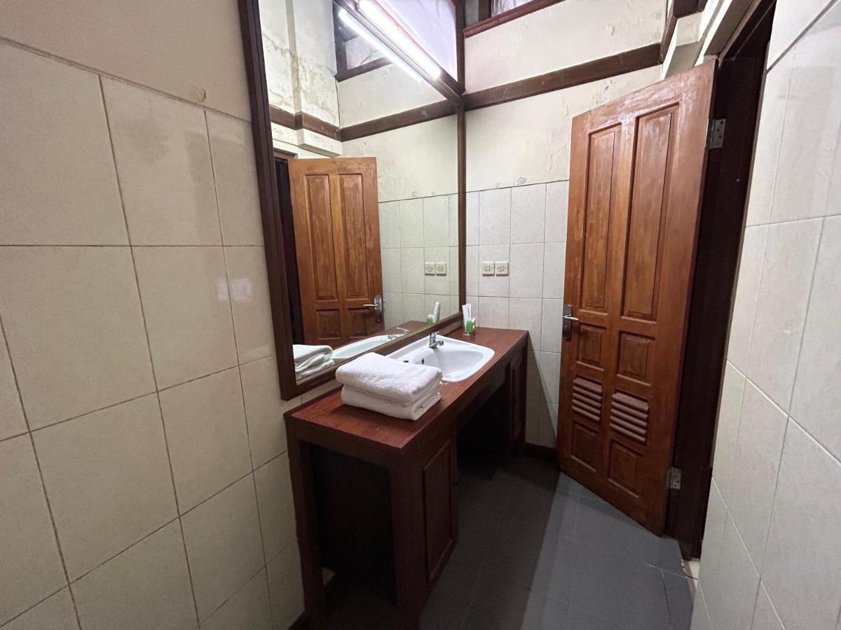 Ndalem Maharani Guest House Yogyakarta Exterior foto